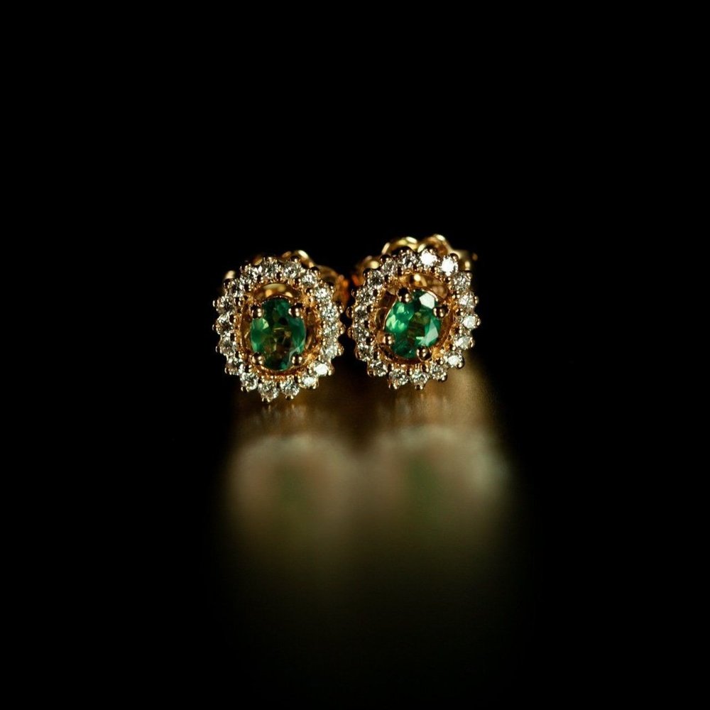 Brilliant Natural Alexandrite Diamond 18k Yellow Gold Stud Earrings